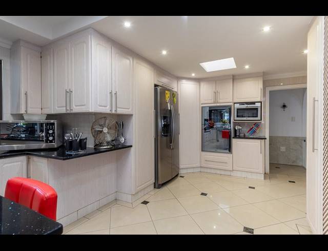 4 BEDROOM HOUSE FOR SALE IN THE HILL